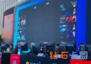海信电视强势助力，上海五角场大屏直击2020LOL决赛
